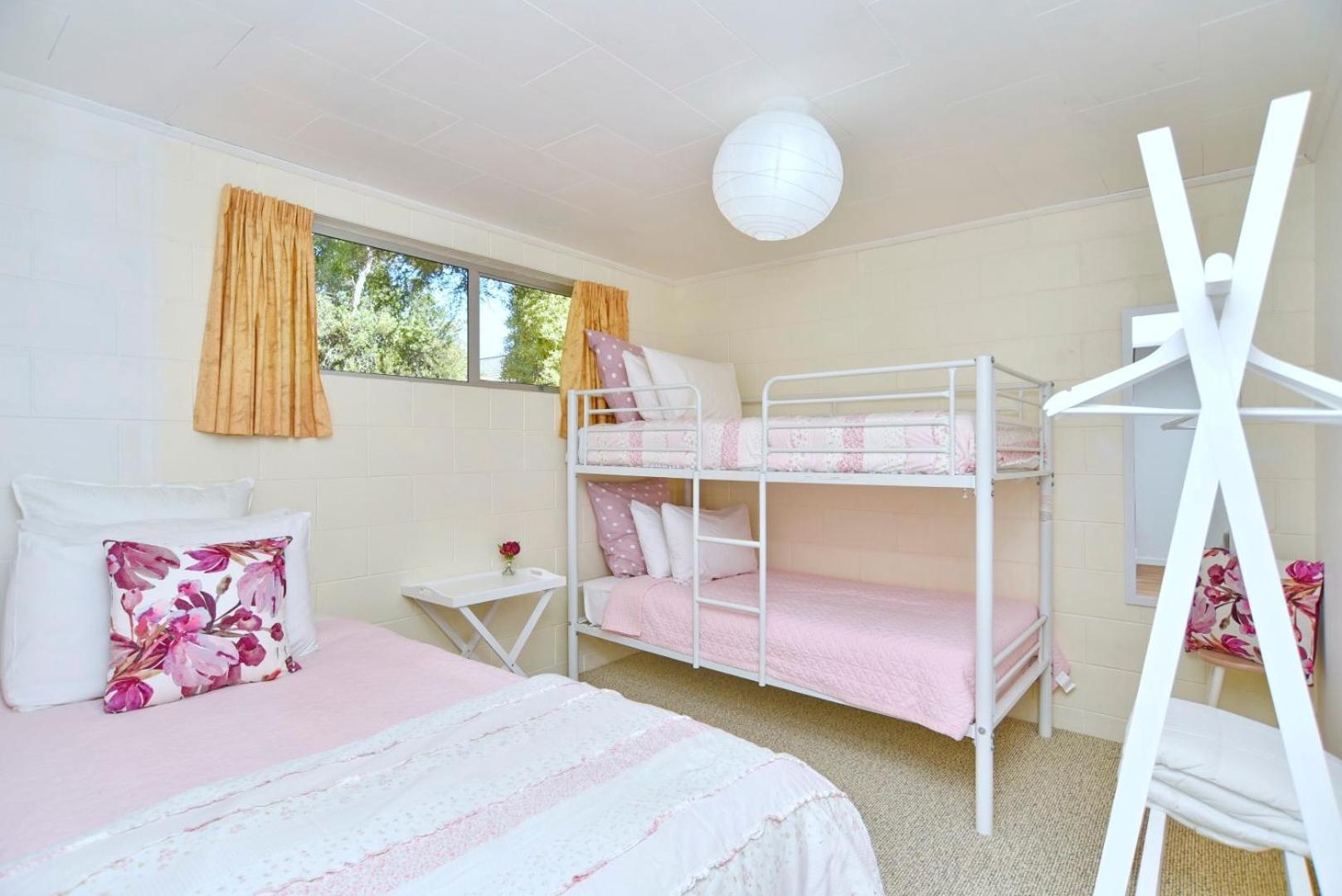 Akaroa Harbour View - Christchurch Holiday Homes エクステリア 写真